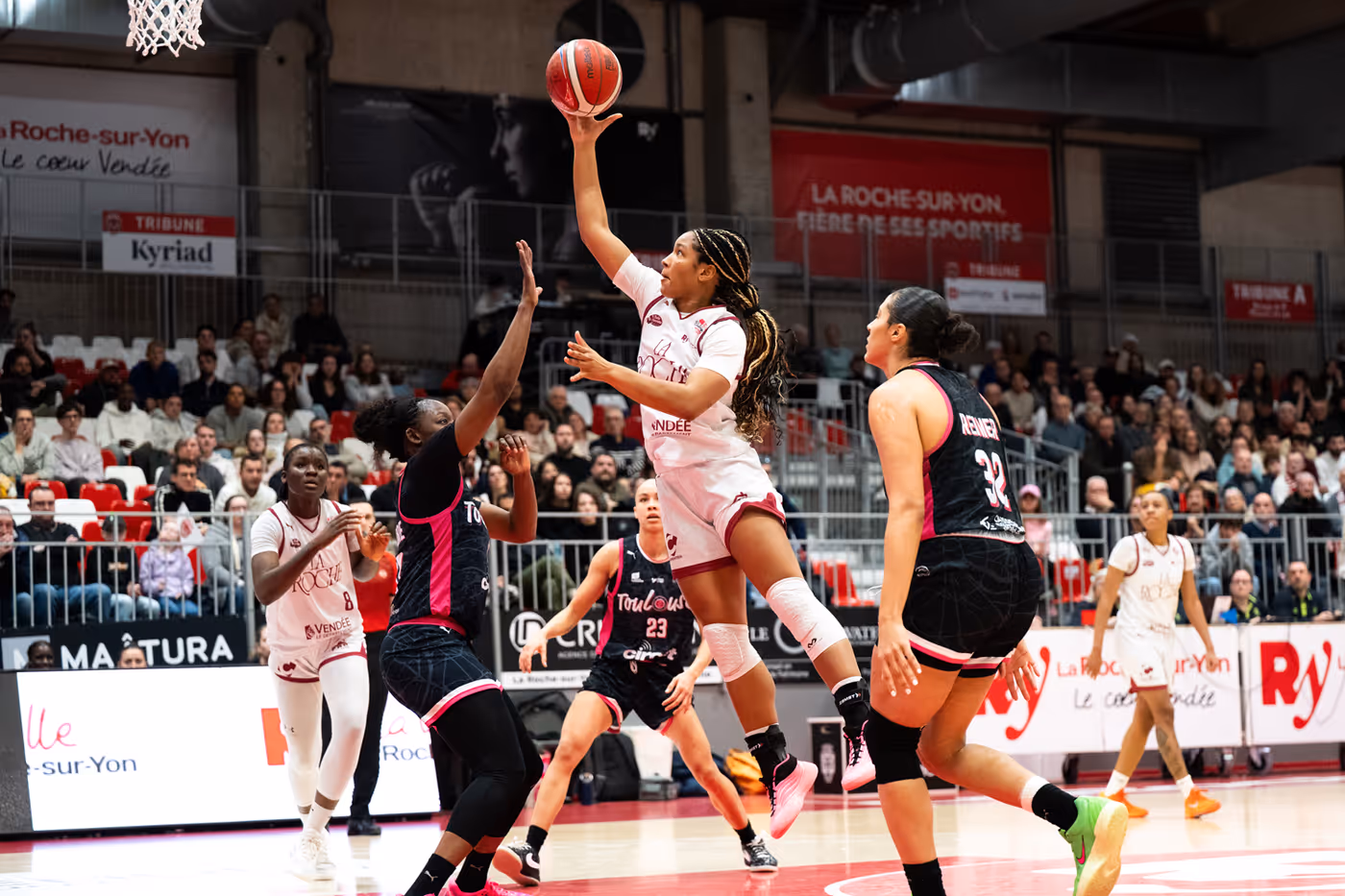 Lfb 2025 2026 J13 Roche Vendee Toulouse Stella Johnson (1)