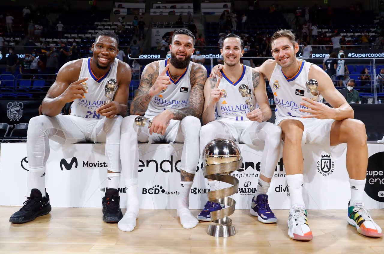 Les Bleus du Real Madrid remportent la Supercopa Endesa