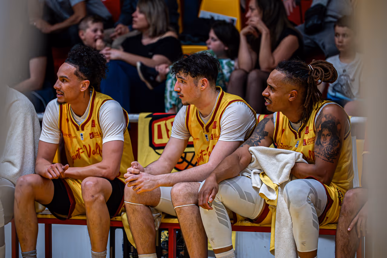 Saint-Vallier confirme son rang, Charleville-Mézières frappe un grand coup