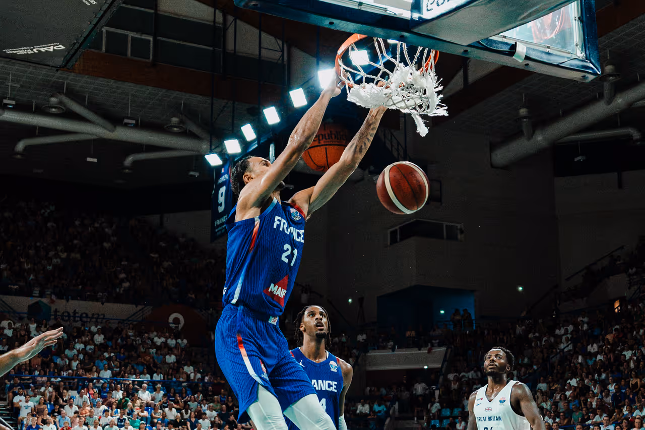 France-Grande Bretagne : les Bleus prennent de la hauteur