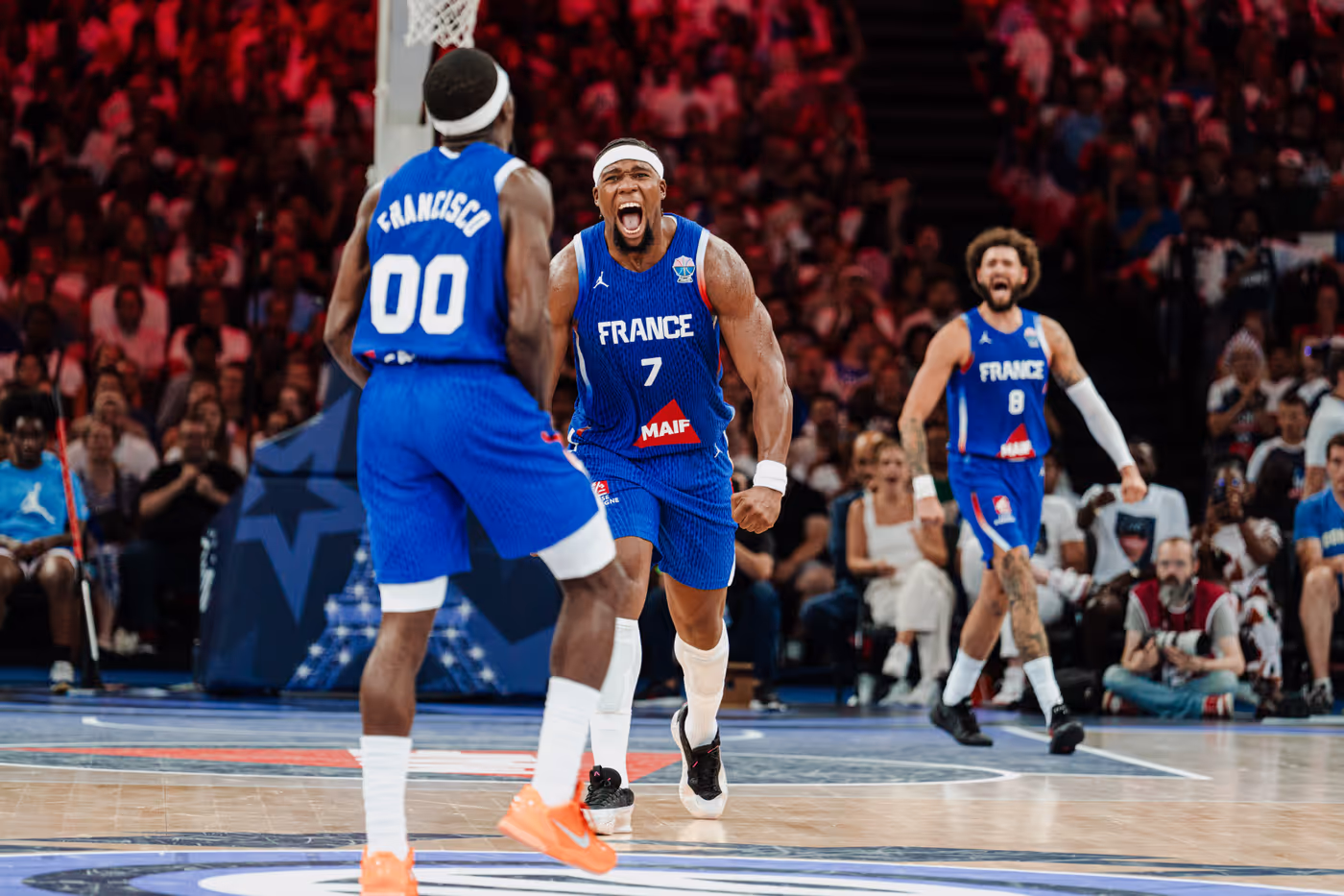 2508016 Edf Paris Game Al 83