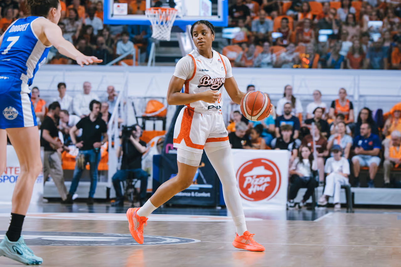 Bourges prend l'avantage