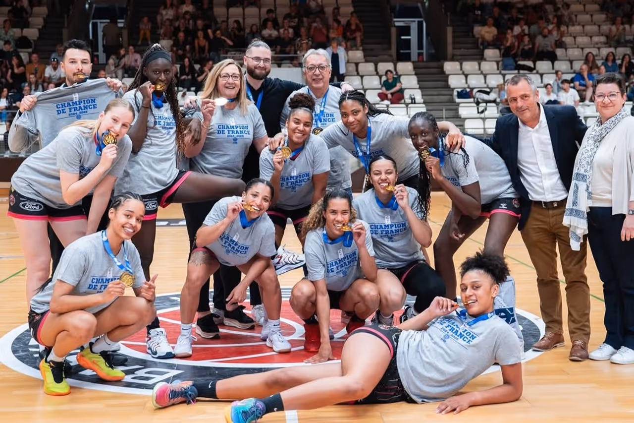 Le Champagne Basket Féminin sacré Champion de France en NF1